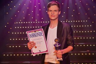 Jasper Jongejans - Nederlands Junior Kampioen Close-Up Goochelen 2015 en tweede Prijs tijdens Nederlands Kampioenschap Micromagie